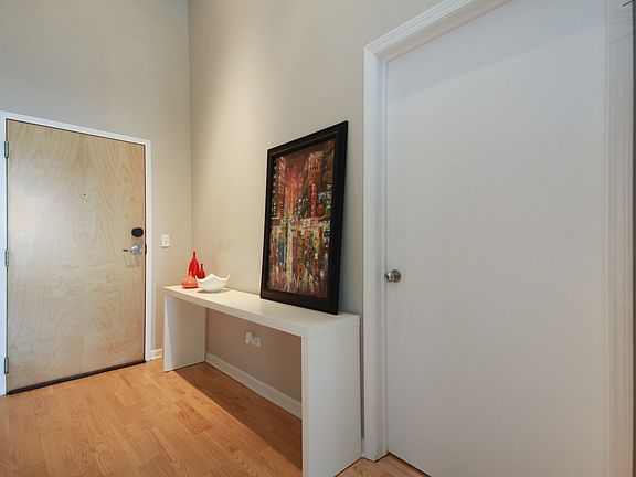 2nd image of 1122 W Catalpa Ave APT 714