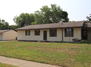 977 Garden View Dr, Saint Paul, MN 55124