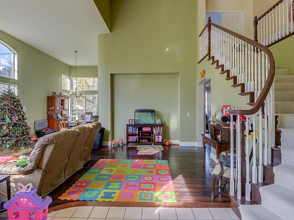 4th image of 629 Randys Cir