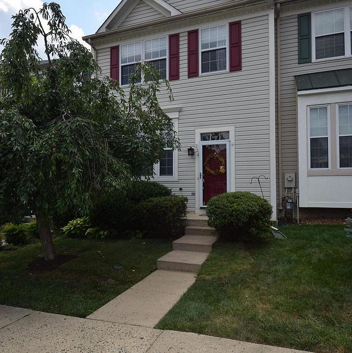 1st image of 224 Golden Rain Ln