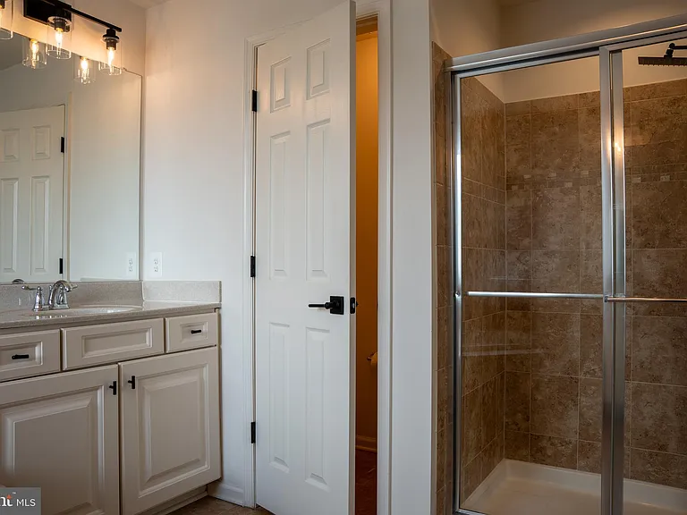42243 Canary Grass Sq — Photo 60