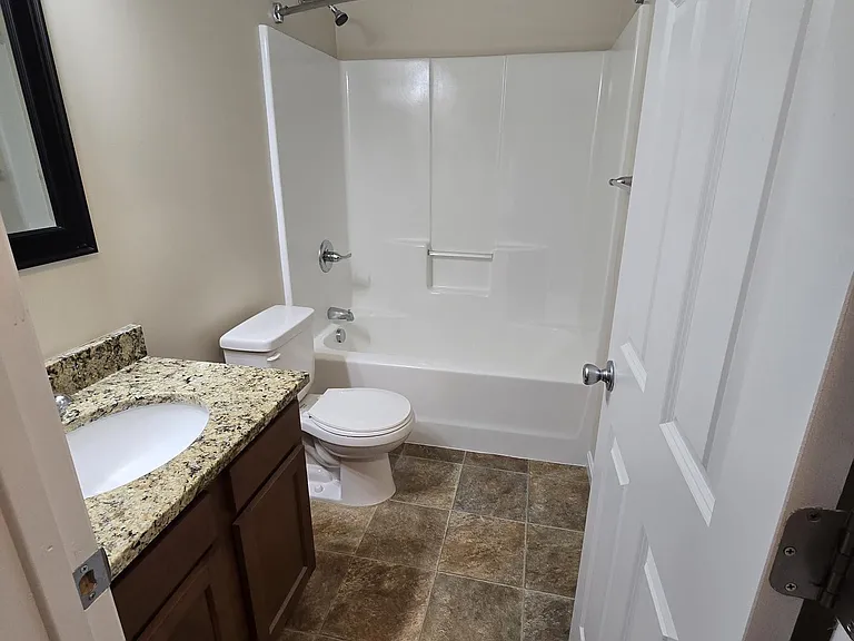 1514 Singh St — Photo 15