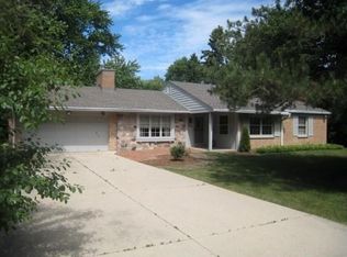 8545 N Fielding Rd, Bayside, WI 53217