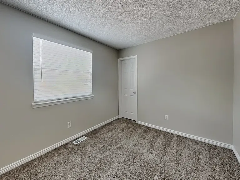 5005 S Richfield Cir — Photo 14