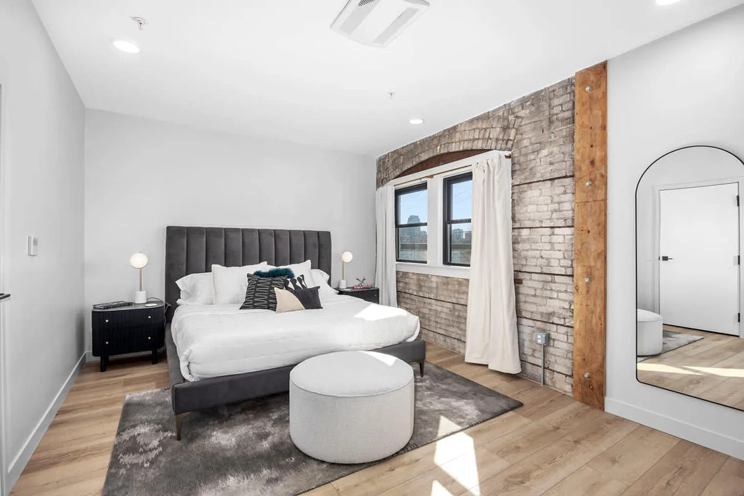 Studio, 1.0 bath, 290 sqft, $3,403 — Photo 2