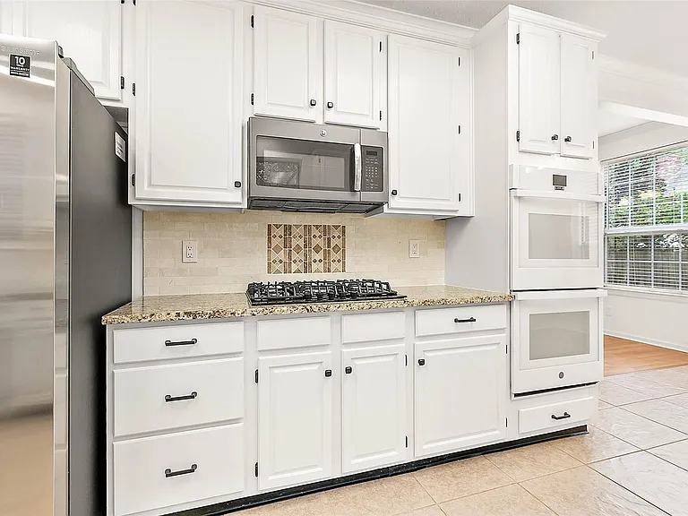 8 Greentwig Pl — Photo 17