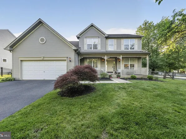 2 Stonehedge Dr, East Windsor, NJ 08520