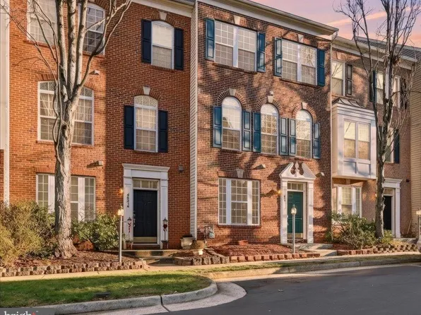 46212 Wales Ter, Sterling, VA 20165