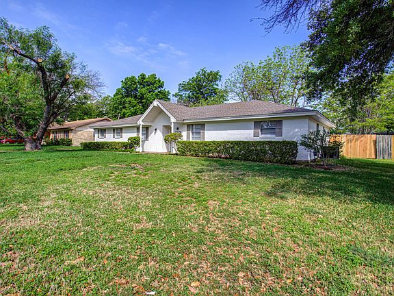 3rd image of 813 W Billington Dr
