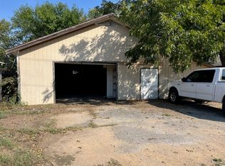 417 S Prairie St, Pilot Pt, TX 76258
