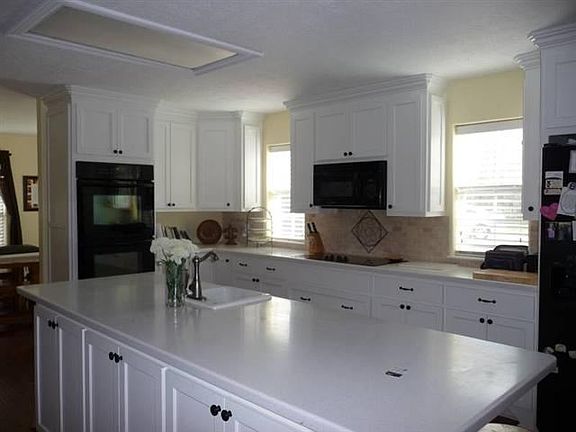 4th image of 1060 W Circle Dr