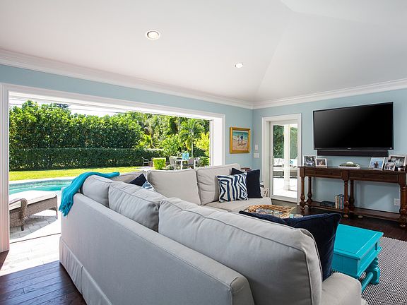 5th image of 716 Iris Ln