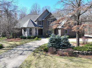 2404 E Mockingbird Ln, Midland, MI 48642