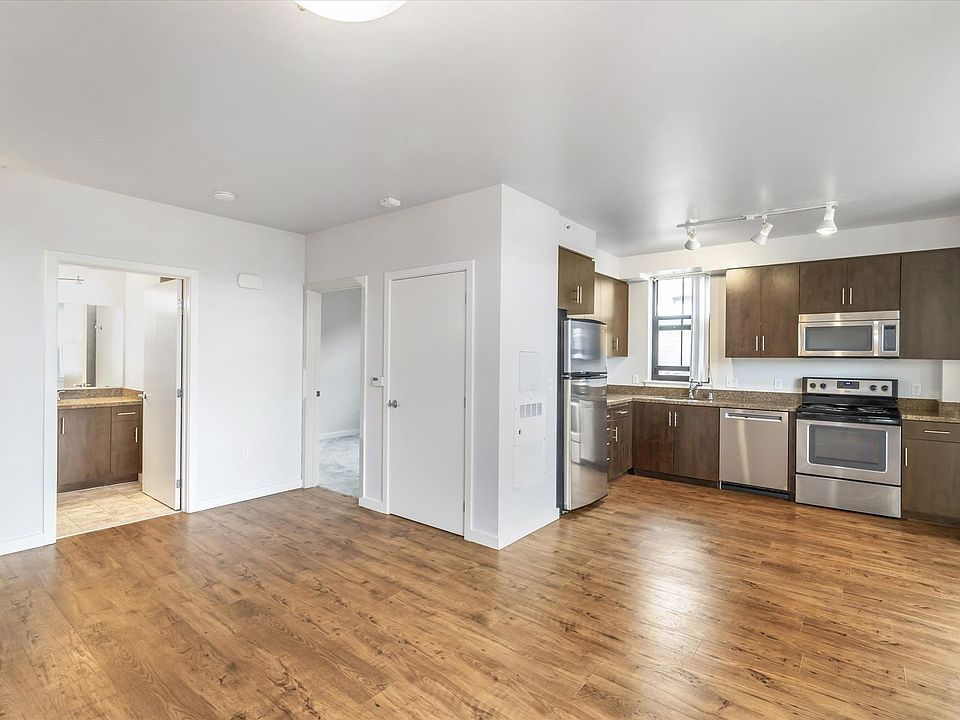 1st image of 1816 Eddy St #305