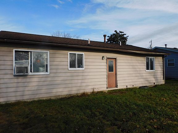3rd image of 176 Central Park Dr