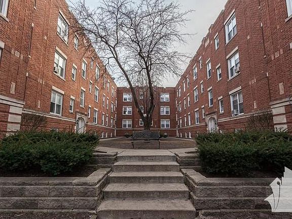 2nd image of 947 W Cornelia Ave #947