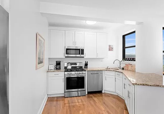 5th image of 158-18 Riverside Dr W #5L50