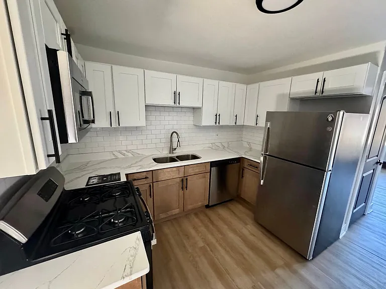 Salt Creek Apartments — Photo 10