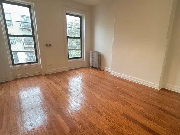 447 Willoughby Avenue image 1 of 6