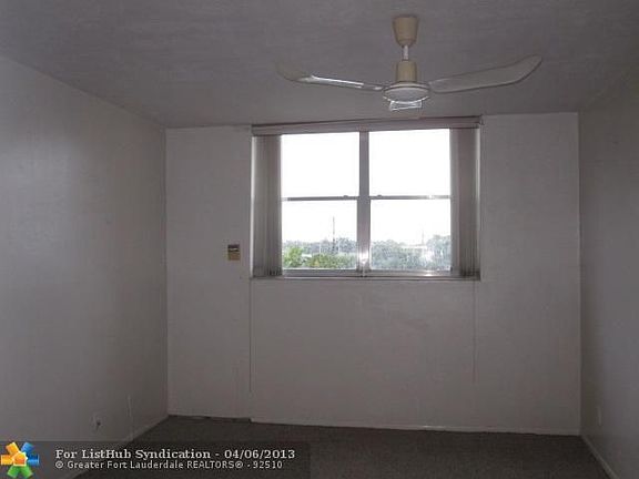 3rd image of 2821 Somerset Dr APT 307