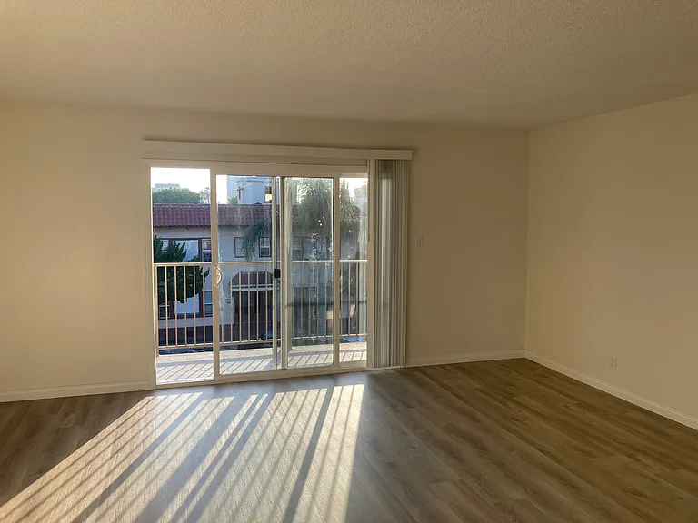 650 Linden Ave — Photo 50