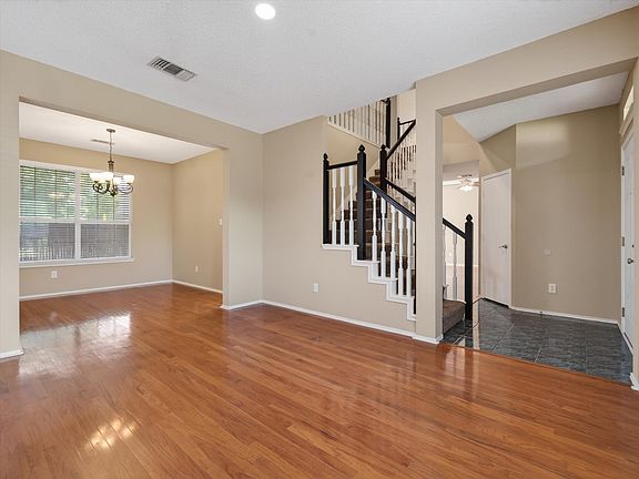 3rd image of 1929 Shenandoah Ln