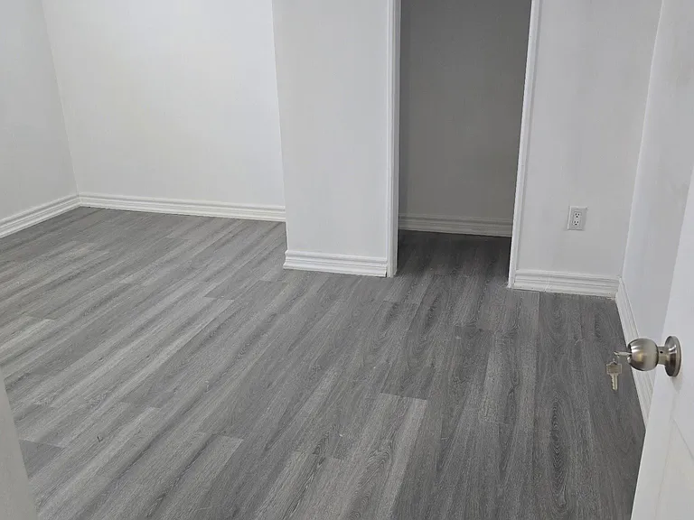 8 York St #BASEMENT — Photo 8