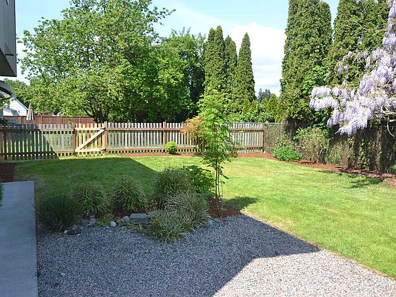 4th image of 6607 73rd Pl NE