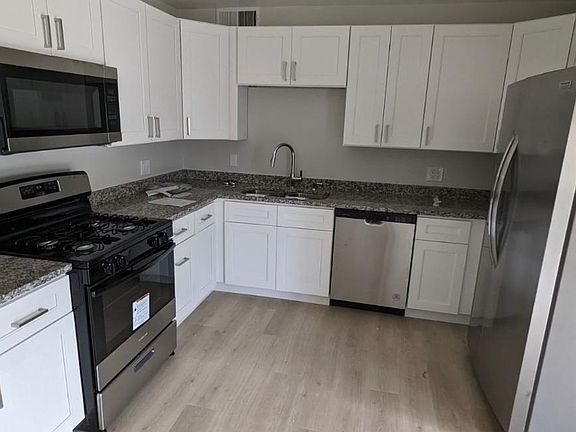 4th image of 433 General Somervell St NE