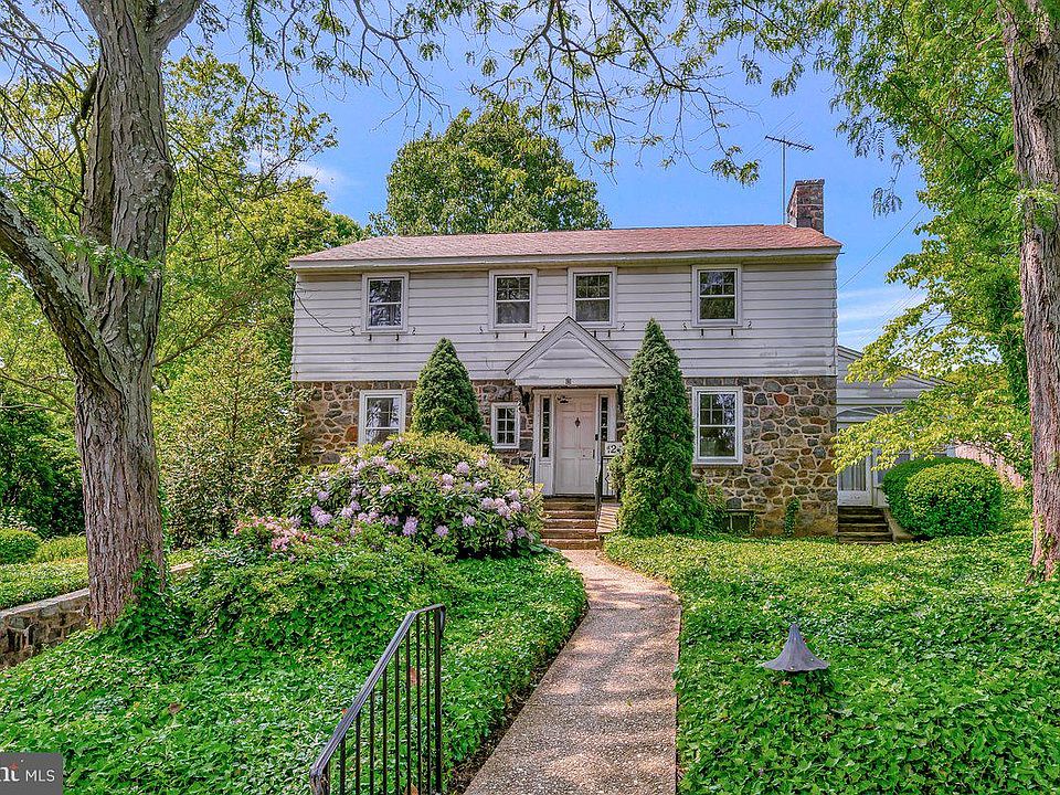 1st image of 2 Park Ln