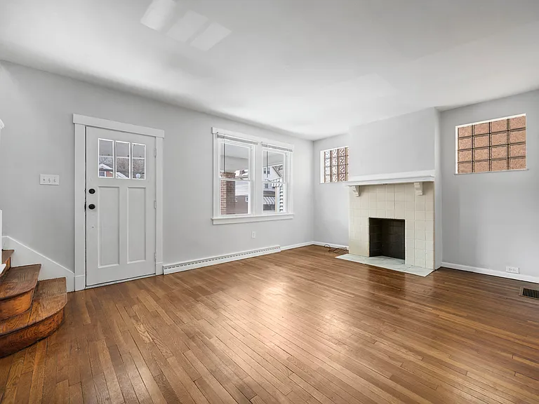 2921 Brentwood Ave — Photo 3