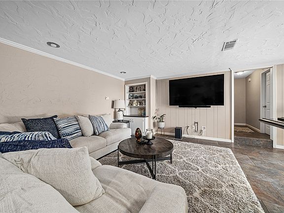 4th image of 1501 Azure Hills Dr