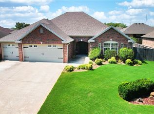 961 Harvest St, Centerton, AR 72719