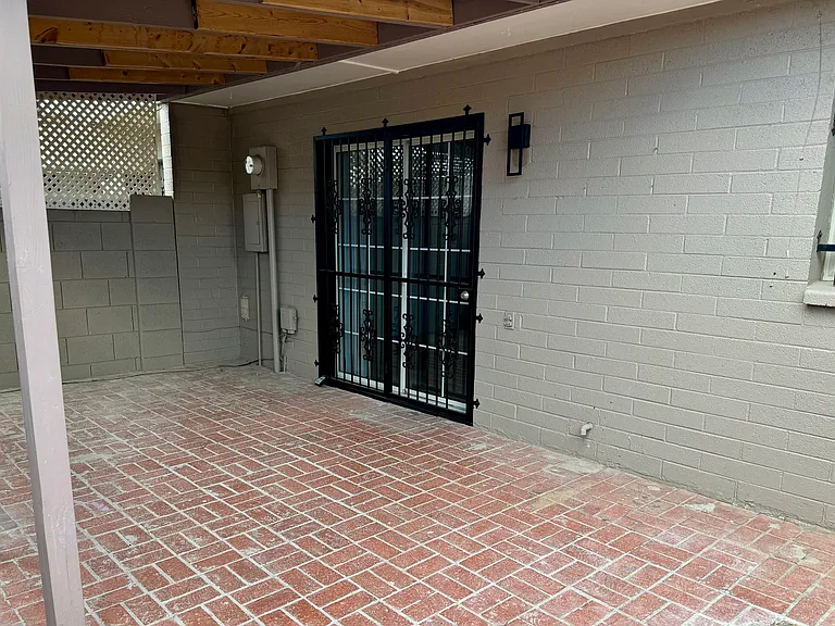 2810 E Clarendon Ave — Photo 25
