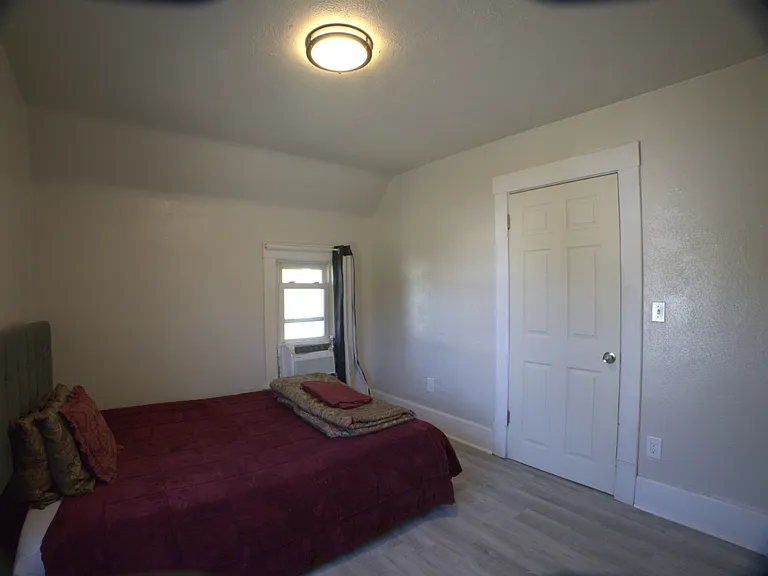 944 Walnut St — Photo 7