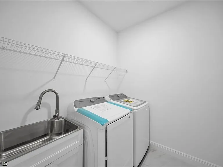 438 Poplar St — Photo 25