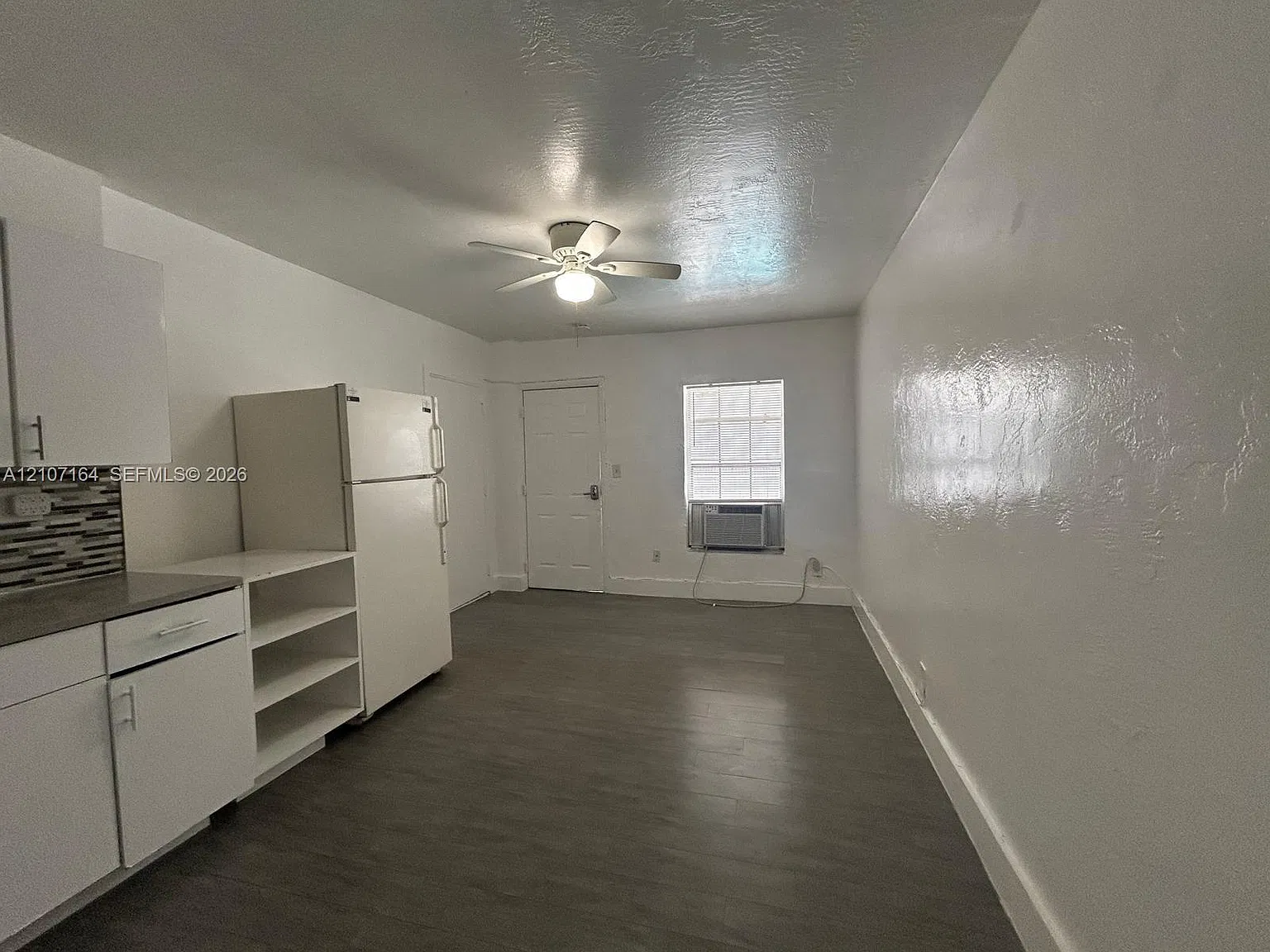 1843 Dewey St — Photo 4