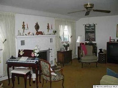 2nd image of 290 Roosevelt Ave