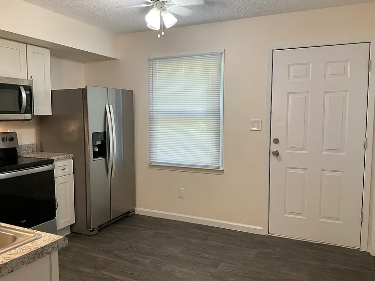 2811 E Oakland Ave #20 — Photo 12
