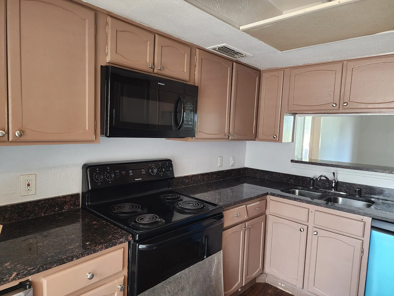 2 bed, 1068 sqft, $1,490 — Photo 4