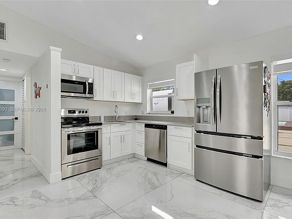 4th image of 1021 SW 22nd Ave