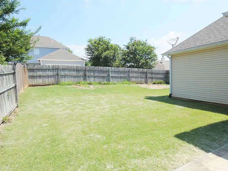 230 Chadwick Ln — Photo 15