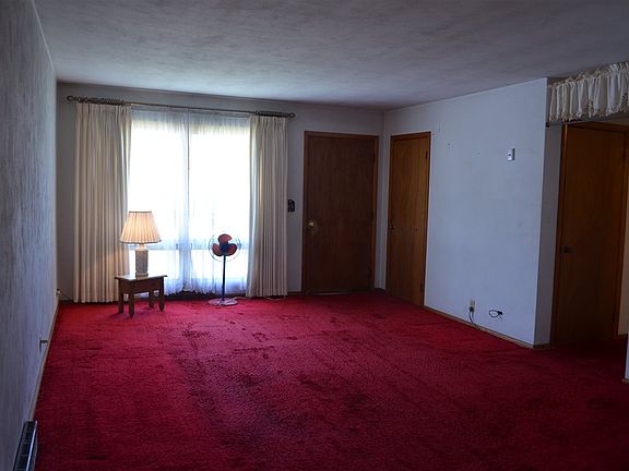 2nd image of 611 Reynolds Dr