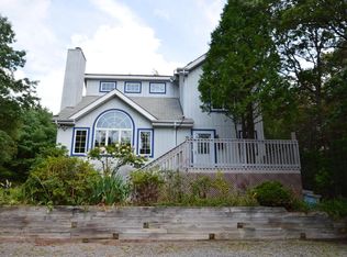 8825 Laird Dr, Stroudsburg, PA 18360