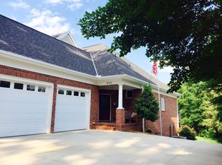 830 2nd St NW, Hickory, NC 28601