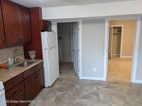 165 Dunham St #1, Staten Island, NY 10309