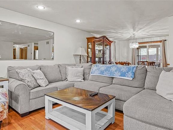 4th image of 616 Roger Williams Ave