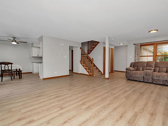5th image of 15715 Liberty Ct