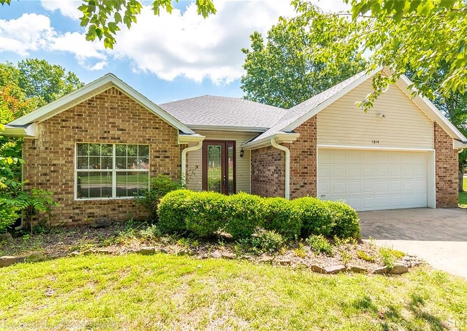 1st image of 1814 S Tallgrass Dr