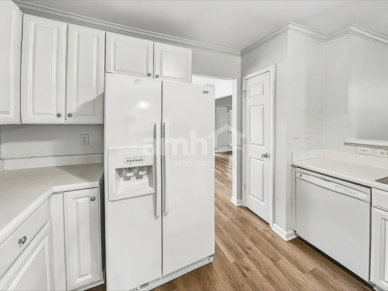 4 bed, 3.0 bath, 2052 sqft, $2,645 — Photo 3